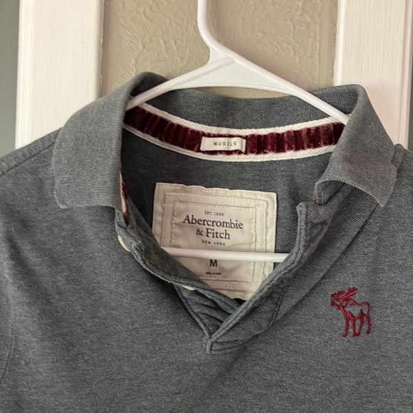 Men’s Abercrombie & Fitch grey polo size Medium - Picture 3 of 3